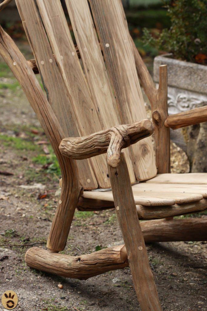 fauteuil en bois de châtaignier conçu en Dordogne