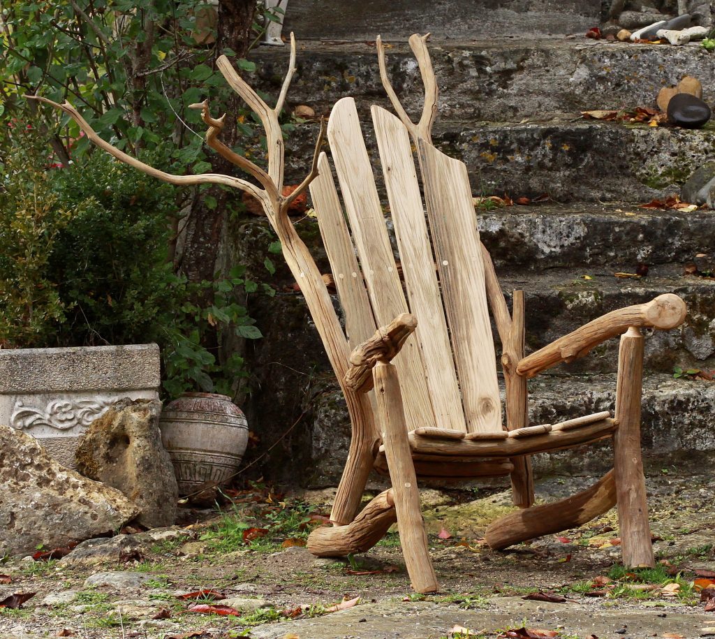 fauteuil en châtaignier réalisé par un artisan ébéniste