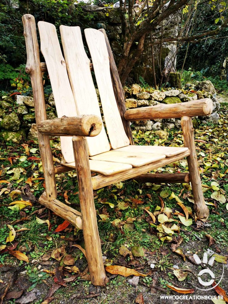 fauteuil en bois de châtaignier réalisé par un artisan ébéniste