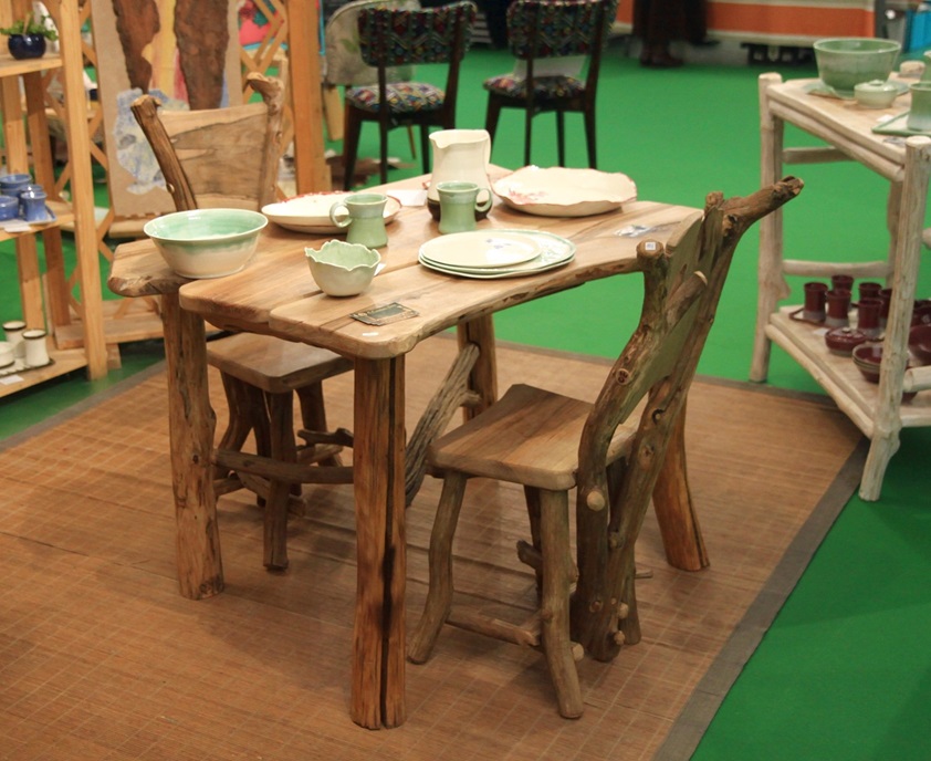 table à manger en châtaignier artisanale